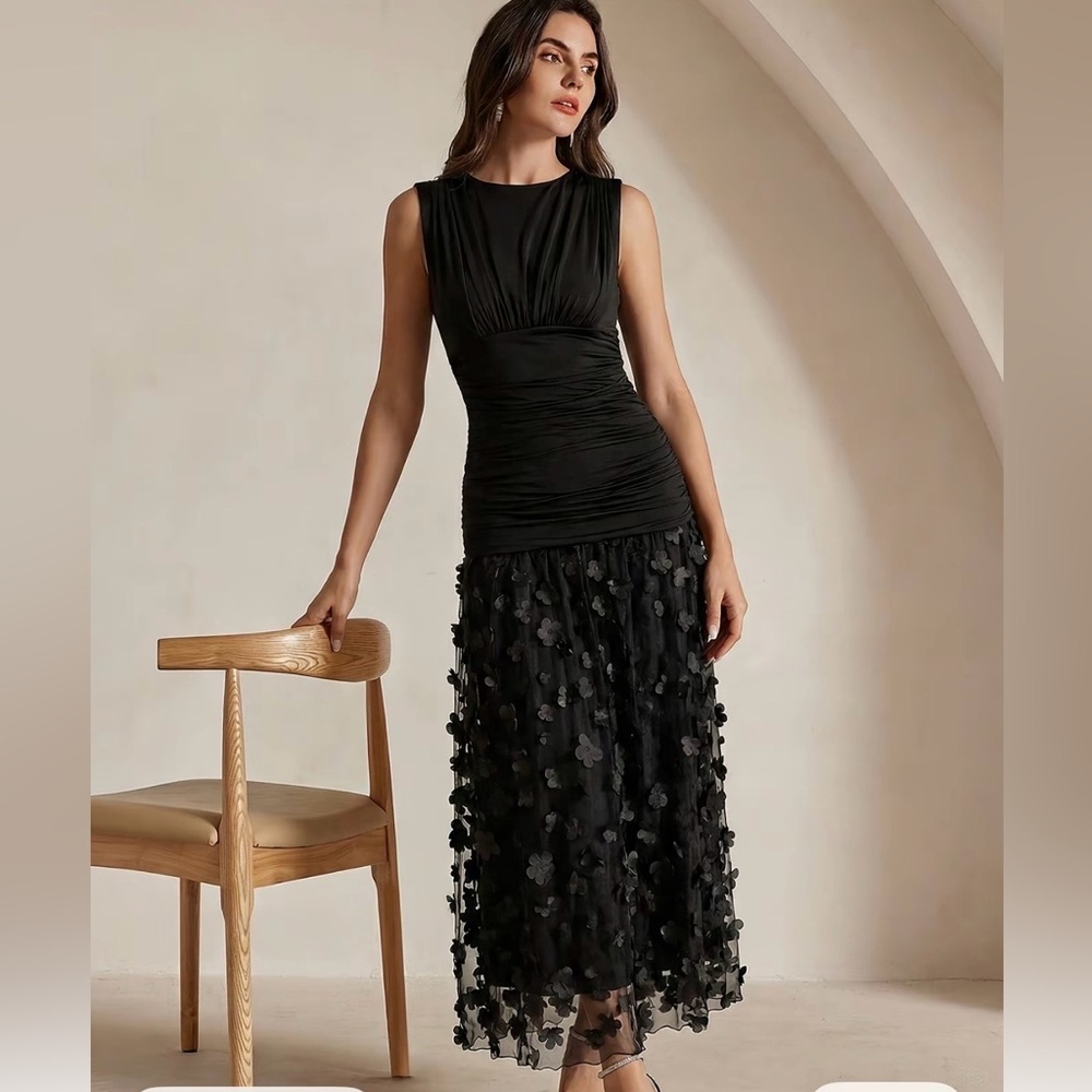 Black Sleeveless Ruched Bodice Floral Appliqué Maxi Dress